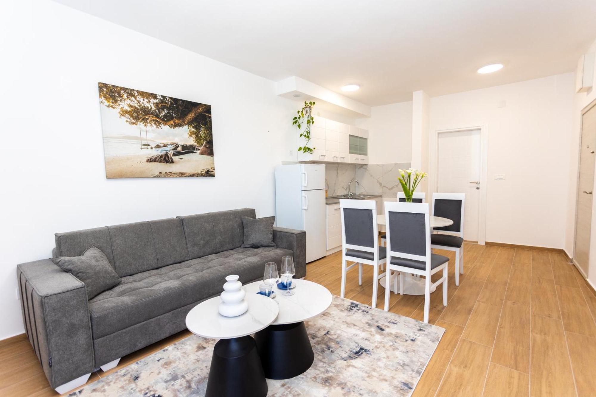 Ivo Apartment *